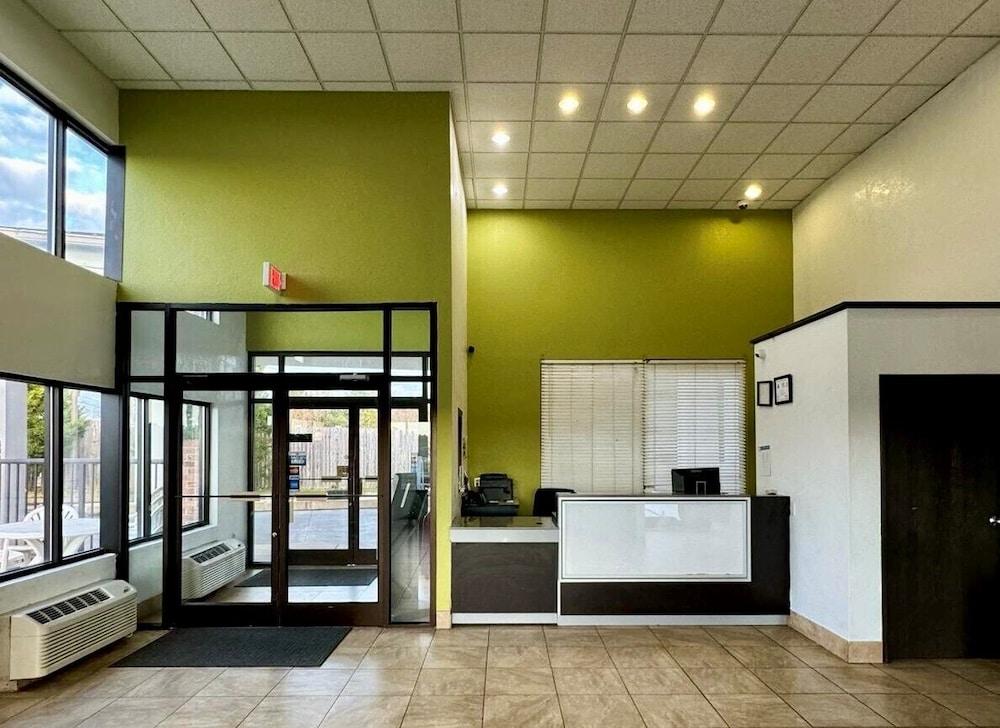 Super 8 by Wyndham Kannapolis photo 16