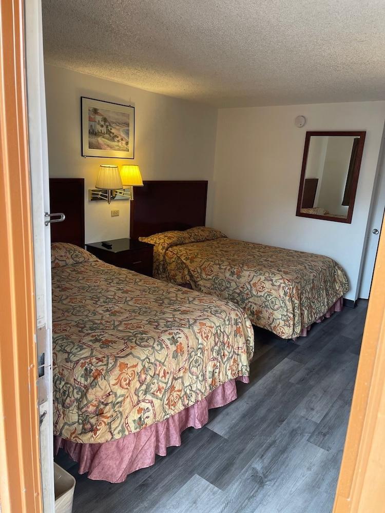 Farmington Inn photo 17