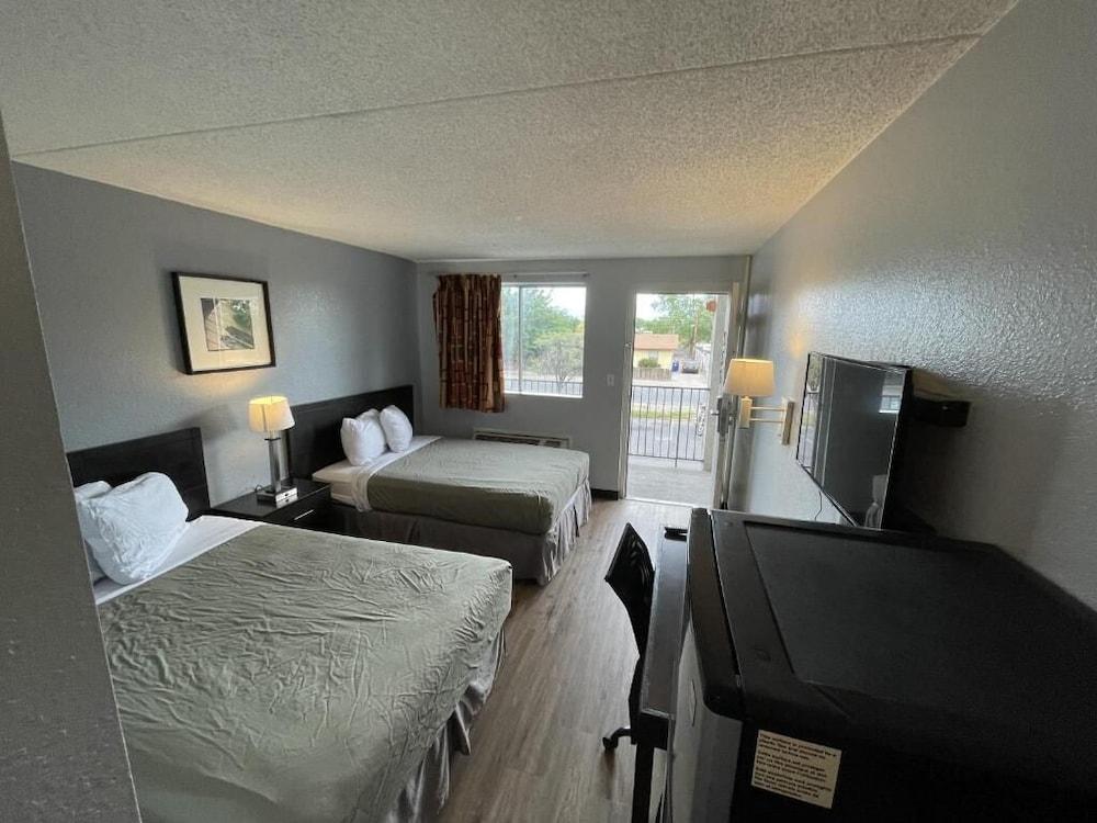 Rodeway Inn Albuquerque West photo 16