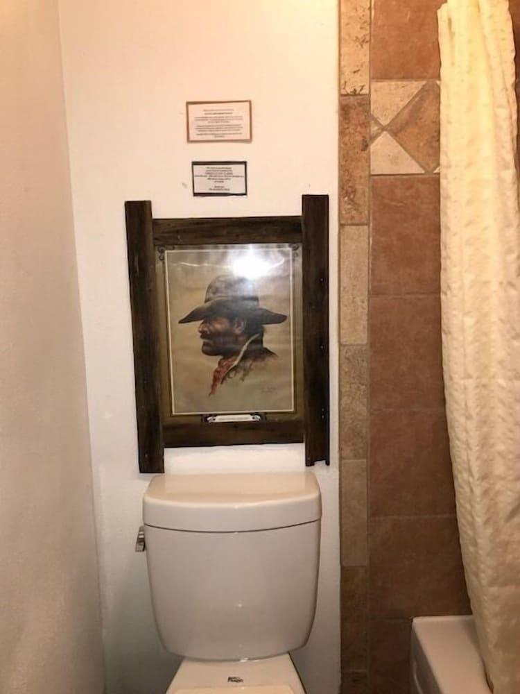 Bunkhouse Motel photo 11