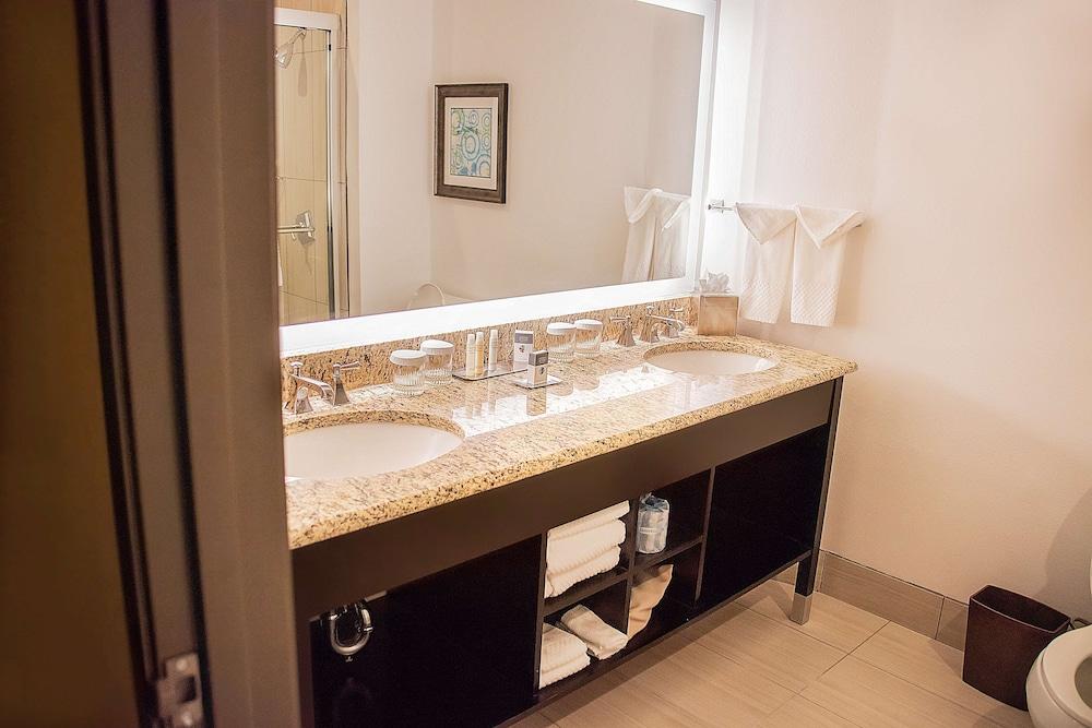 DoubleTree Suites by Hilton Hotel McAllen photo 8