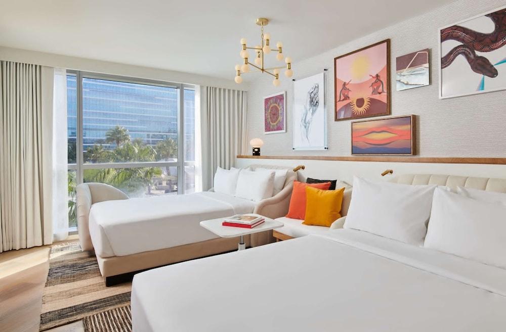 Virgin Hotel Las Vegas, Curio Collection by Hilton photo 21