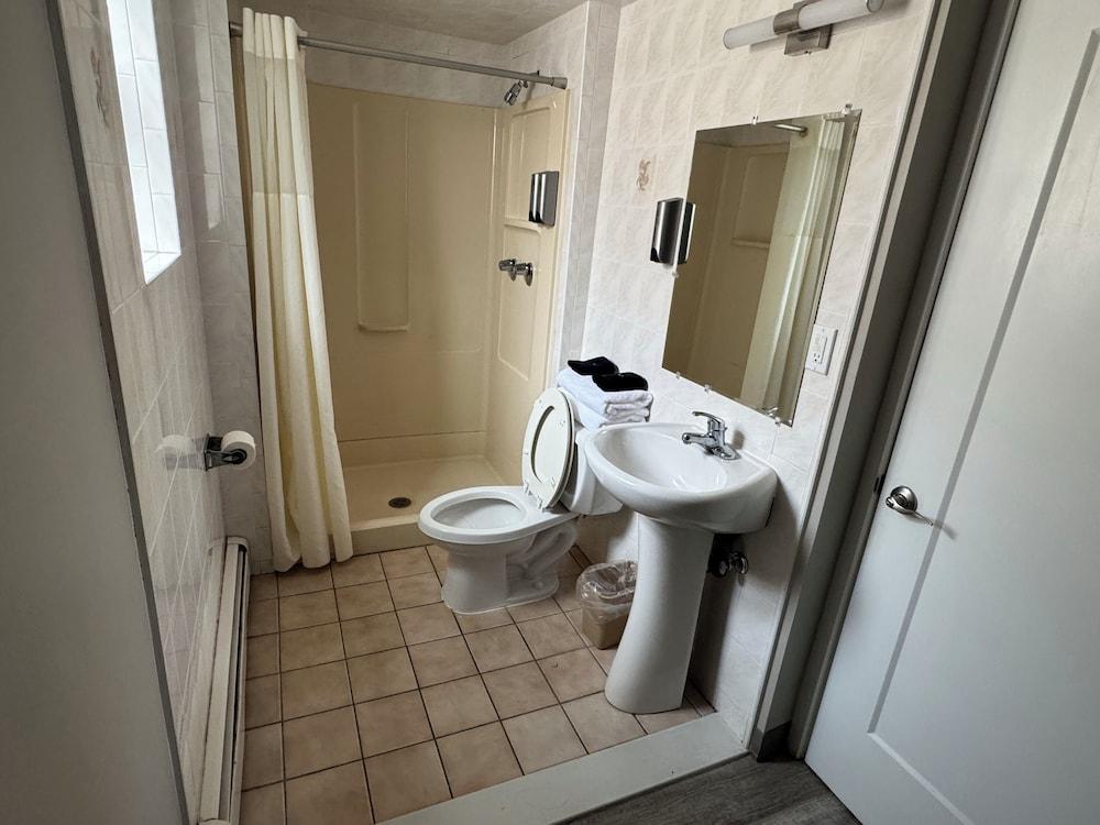 Belleville Motor Lodge photo 10