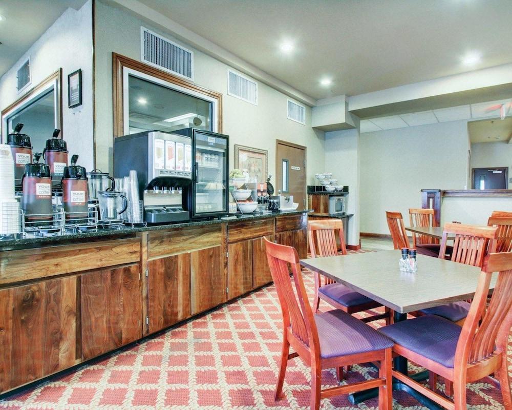 Clarion Suites Vidalia Riverfront photo 19
