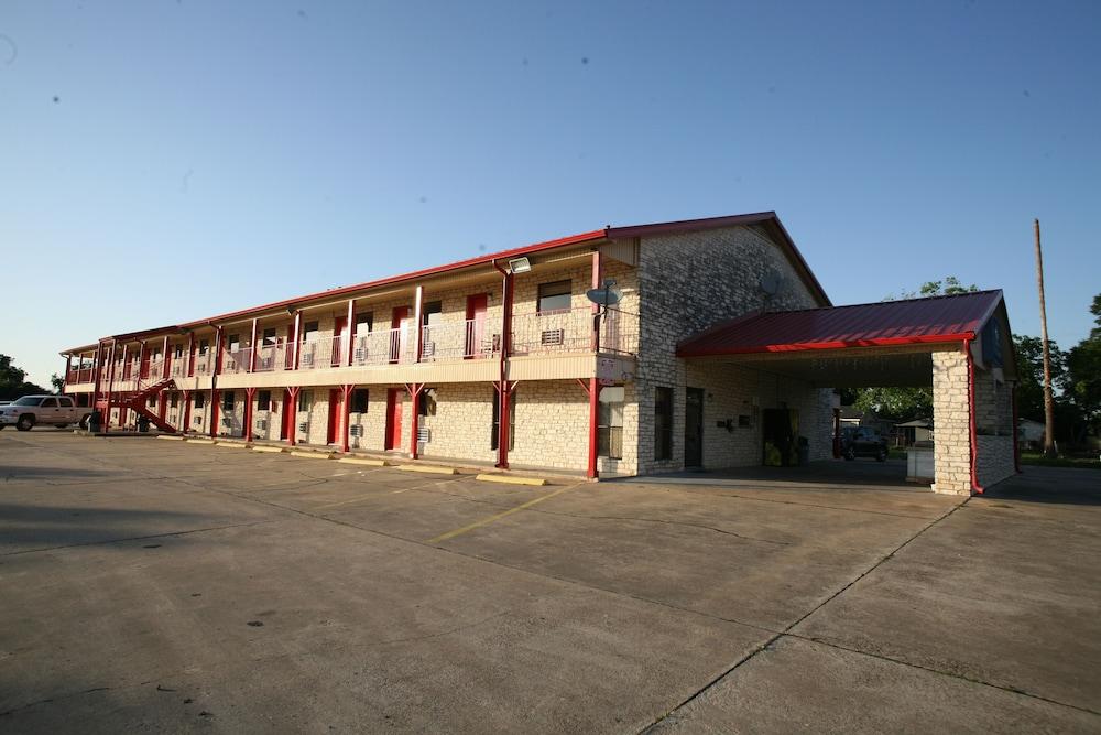 Americas Best Value Inn Edna photo 30