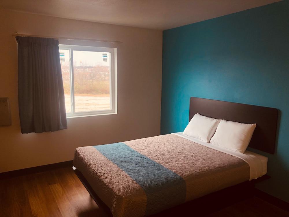 Troy Inn and Suites photo 8