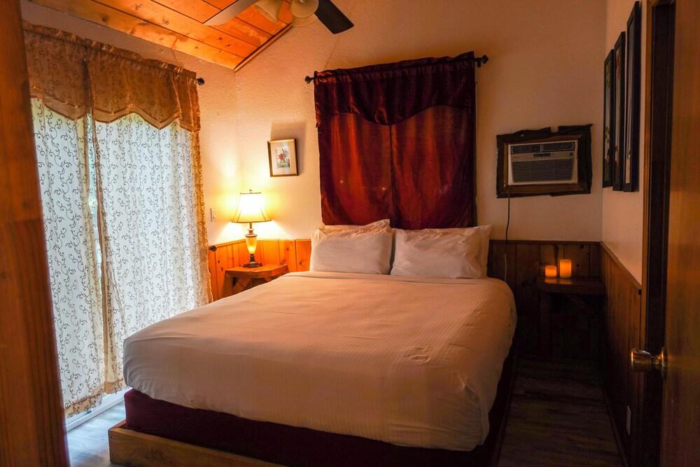 Sleepy Hollow Cabins and Hotel photo 88