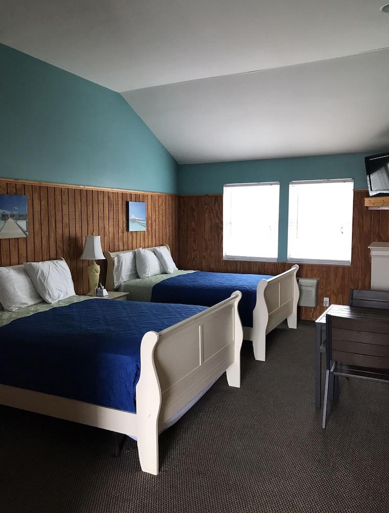 Pelican Point Motel photo 15