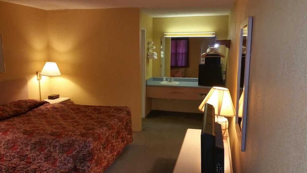 Victorian Inn photo 3