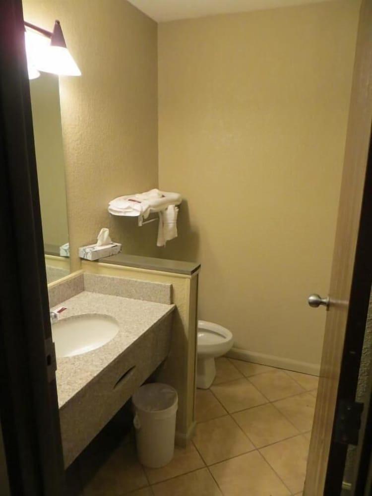 Americourt Hotel photo 35