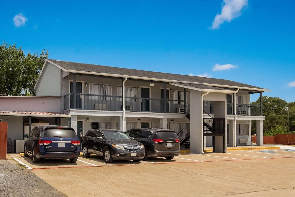 Quality Inn Madisonville photo 52