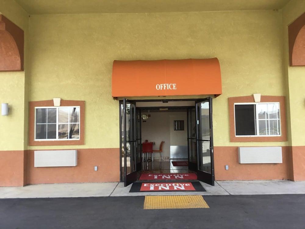 Executive Inn photo 35