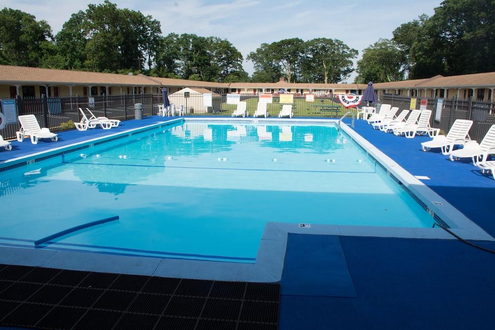 Atlantic Inn & Suites photo 6