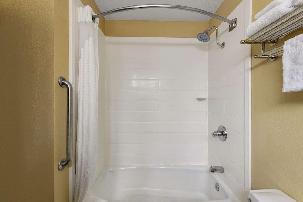 Quality Inn Warrensburg photo 14