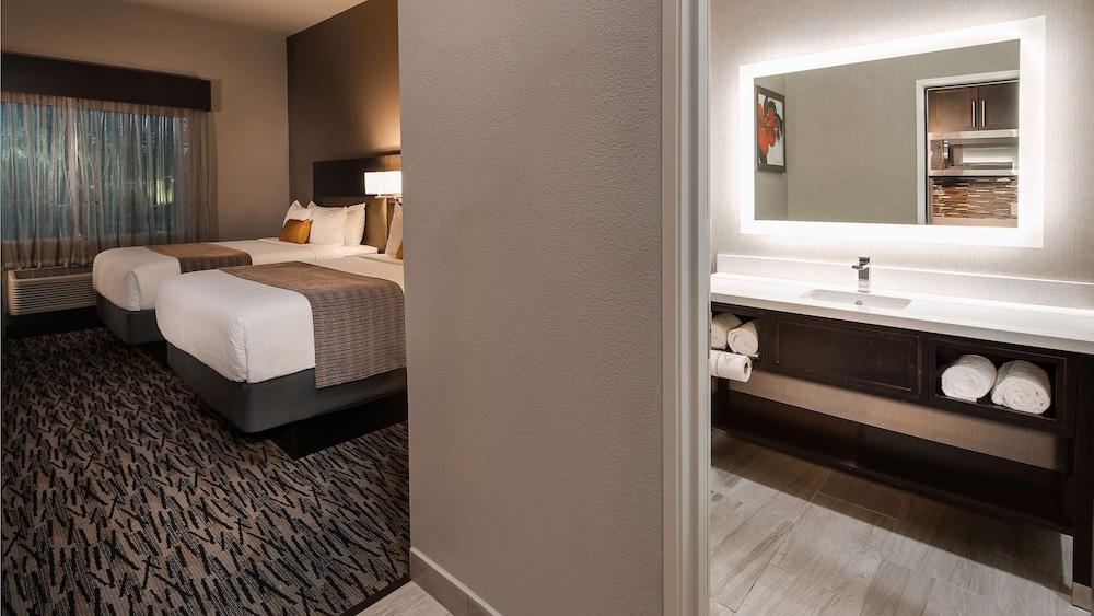 Best Western Plus Executive Residency Baytown photo 12