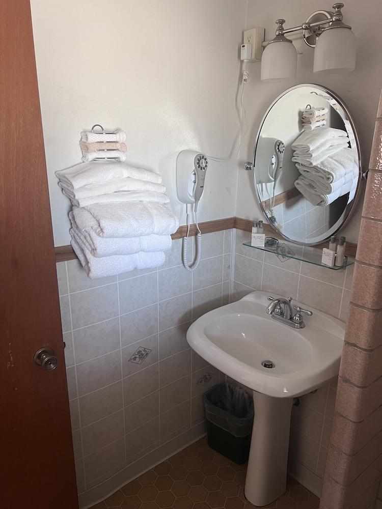 Hampton Motel photo 3