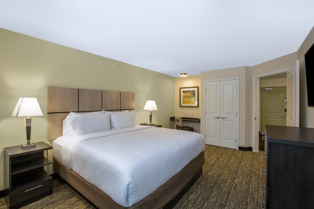 Candlewood Suites Bellevue by IHG photo 3