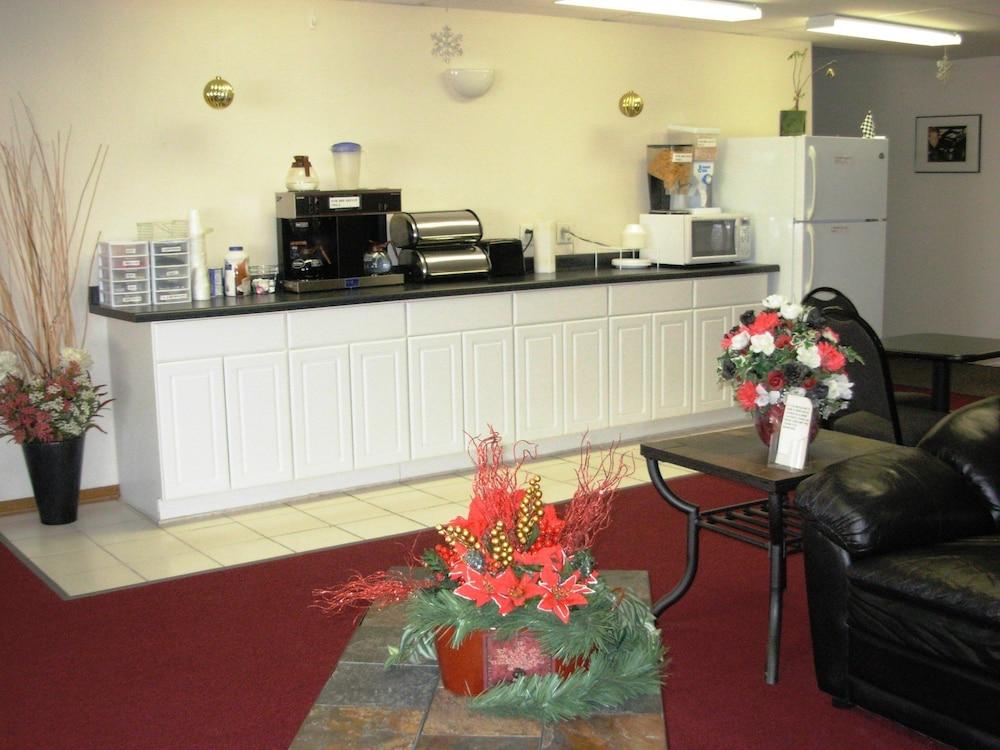 Red Carpet Motel photo 3