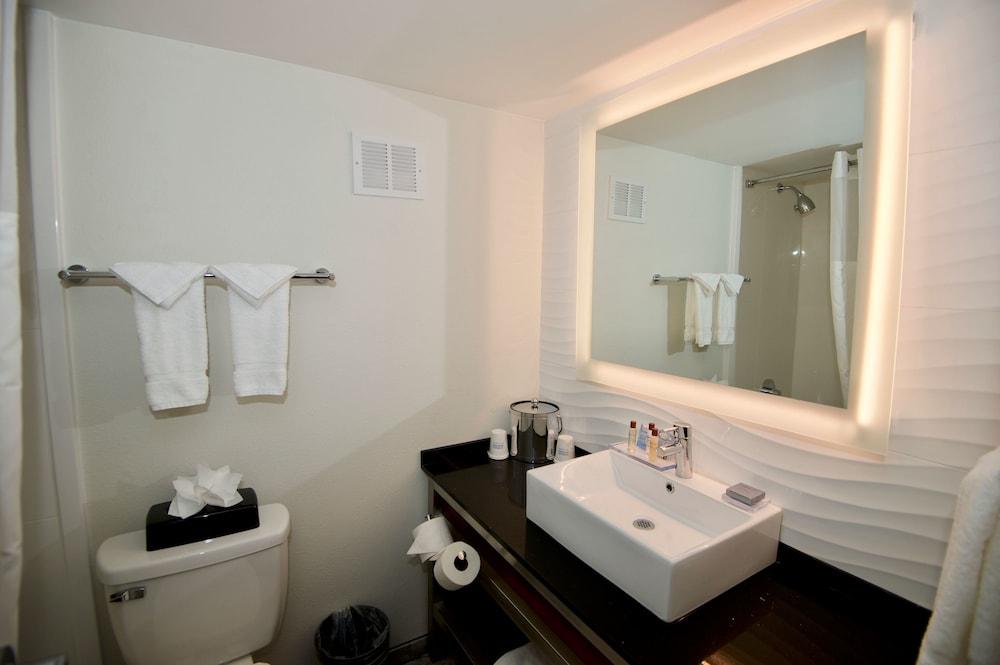 Ramada by Wyndham Austin South photo 28