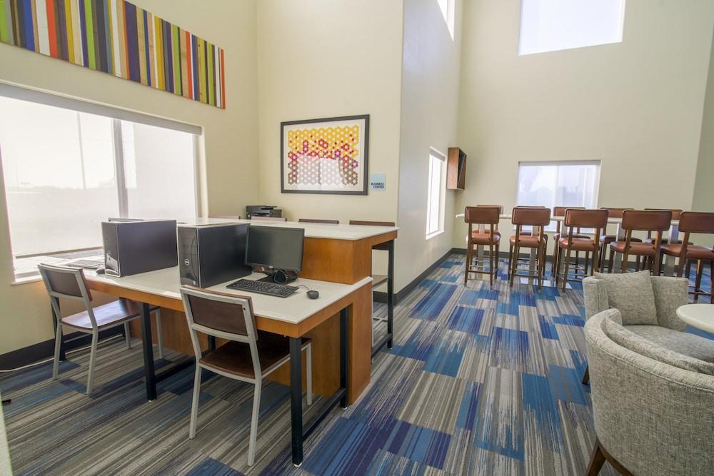 Holiday Inn Express & Suites Raymondville by IHG photo 21