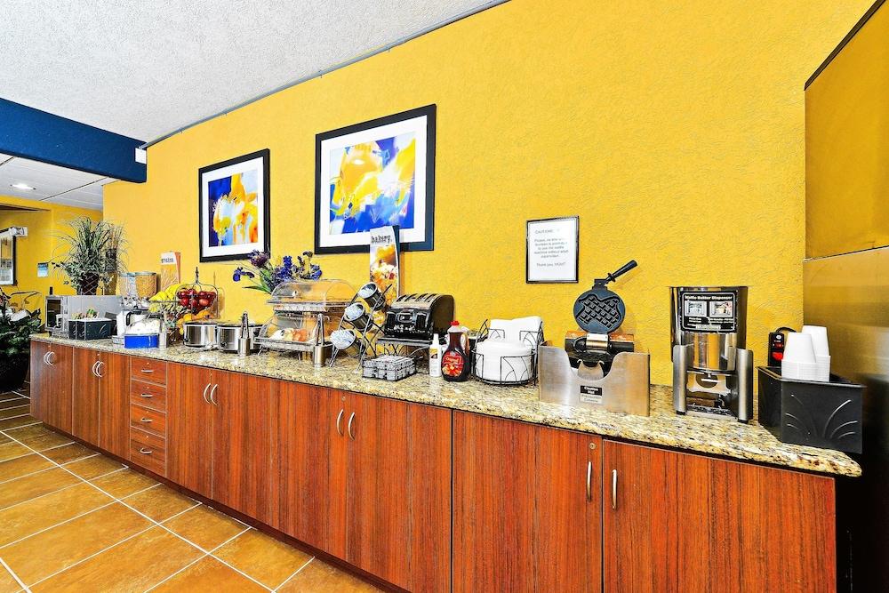 Microtel Inn & Suites by Wyndham New Braunfels photo 12