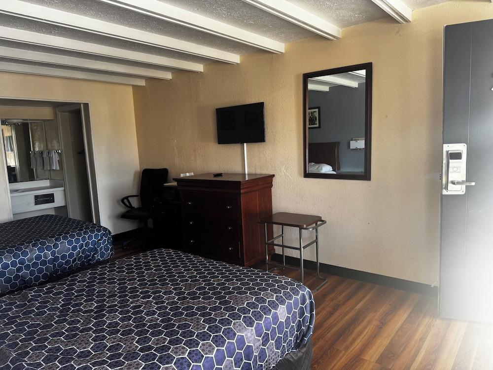 Visitors Inn photo 5
