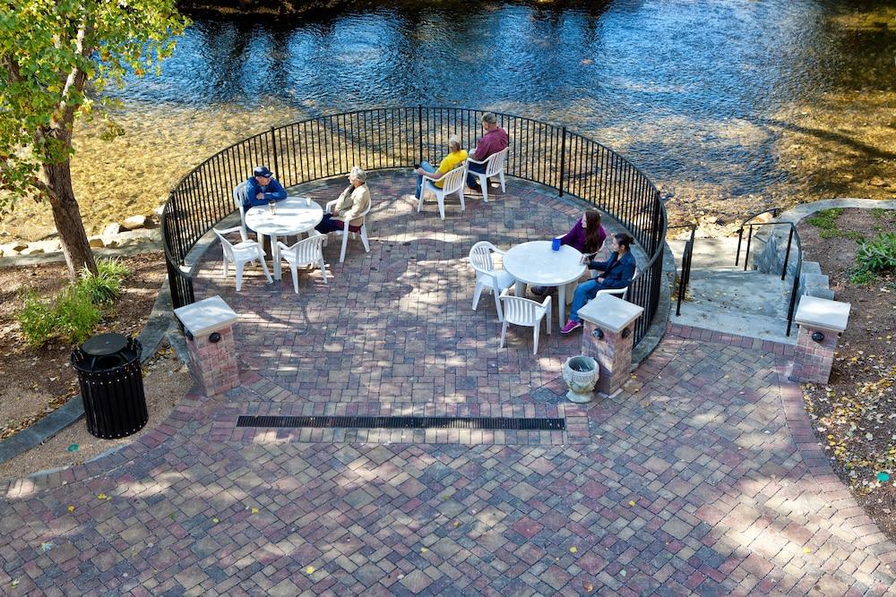 Helendorf River Inn, Suites & Conference Center photo 10