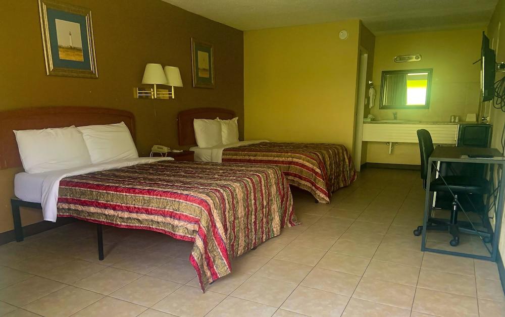 Red Carpet Inn & Suites photo 26