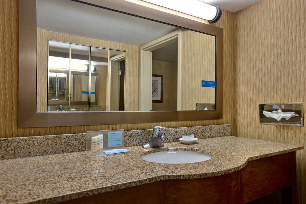 Hampton Inn Ft. Wayne-Southwest photo 25