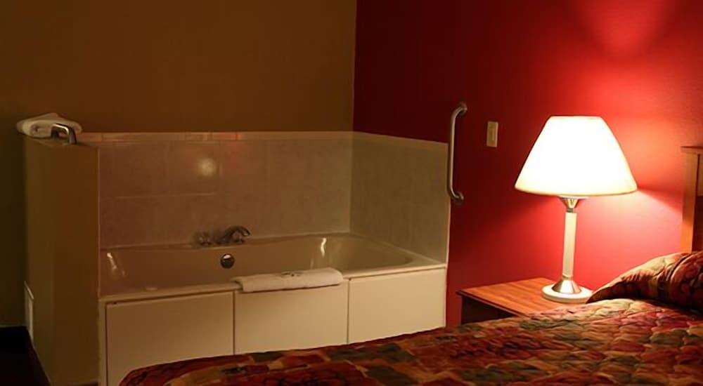 HomeTown Inn & Suites photo 20