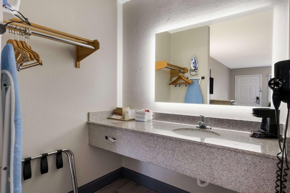 SureStay Hotel by Best Western Spring North Houston photo 20