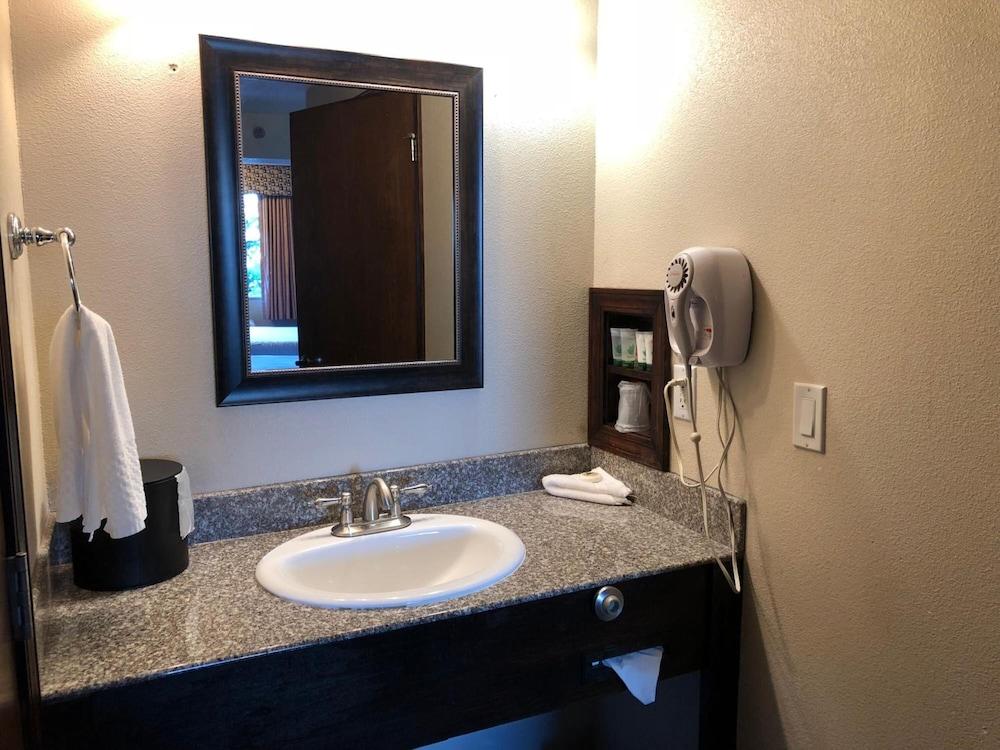 District Hotel by OYO Portland Convention Center photo 32