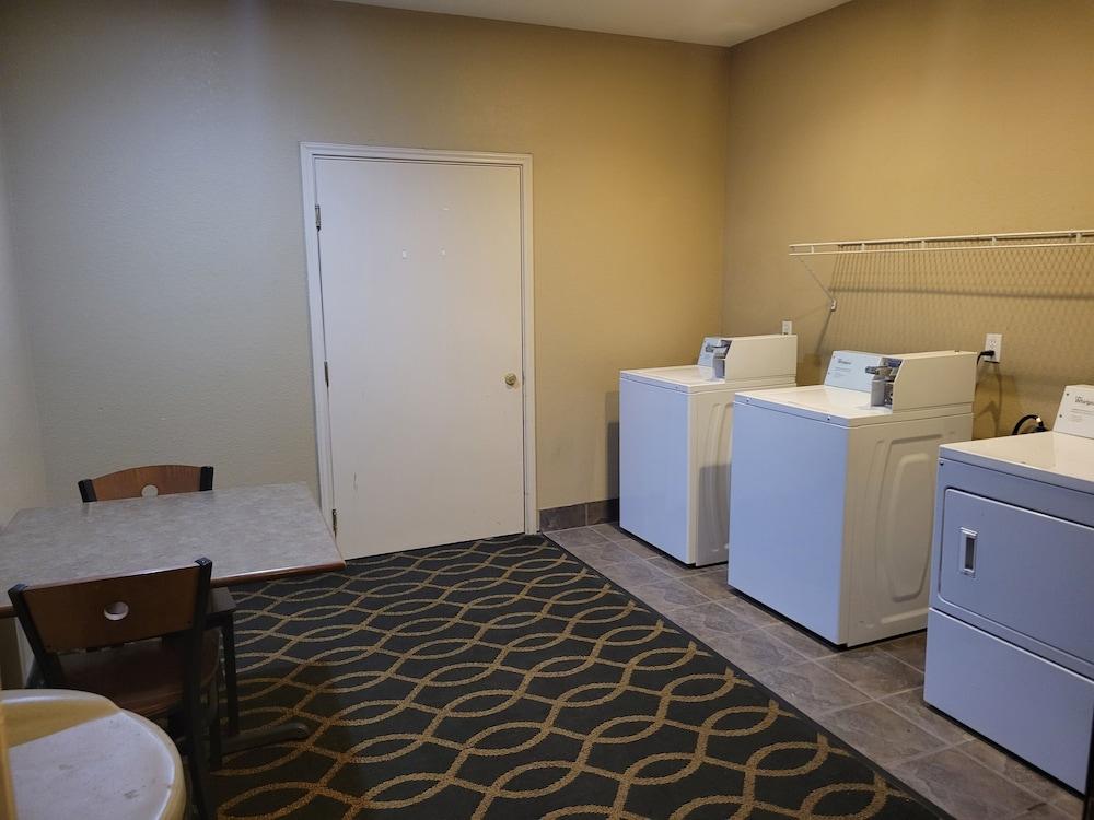 Cotulla Whitten Inn photo 32