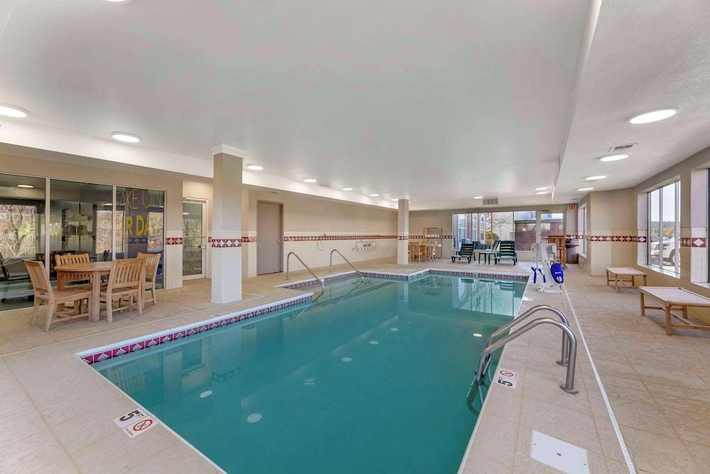 Comfort Inn & Suites Cuyahoga Falls - Akron photo 21