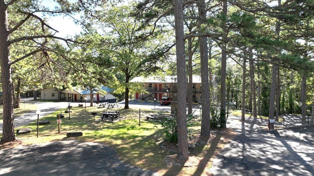 Travelers Inn photo 46