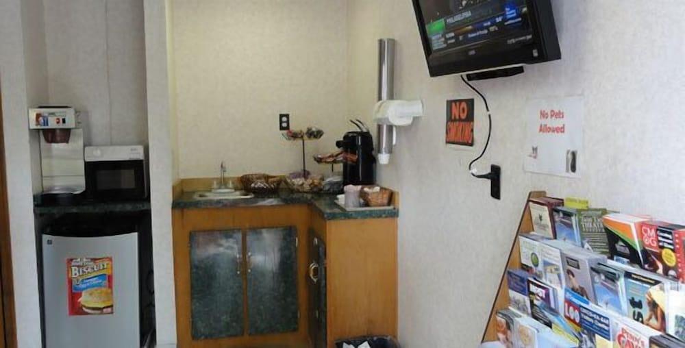 Relax Inn Elmira photo 3