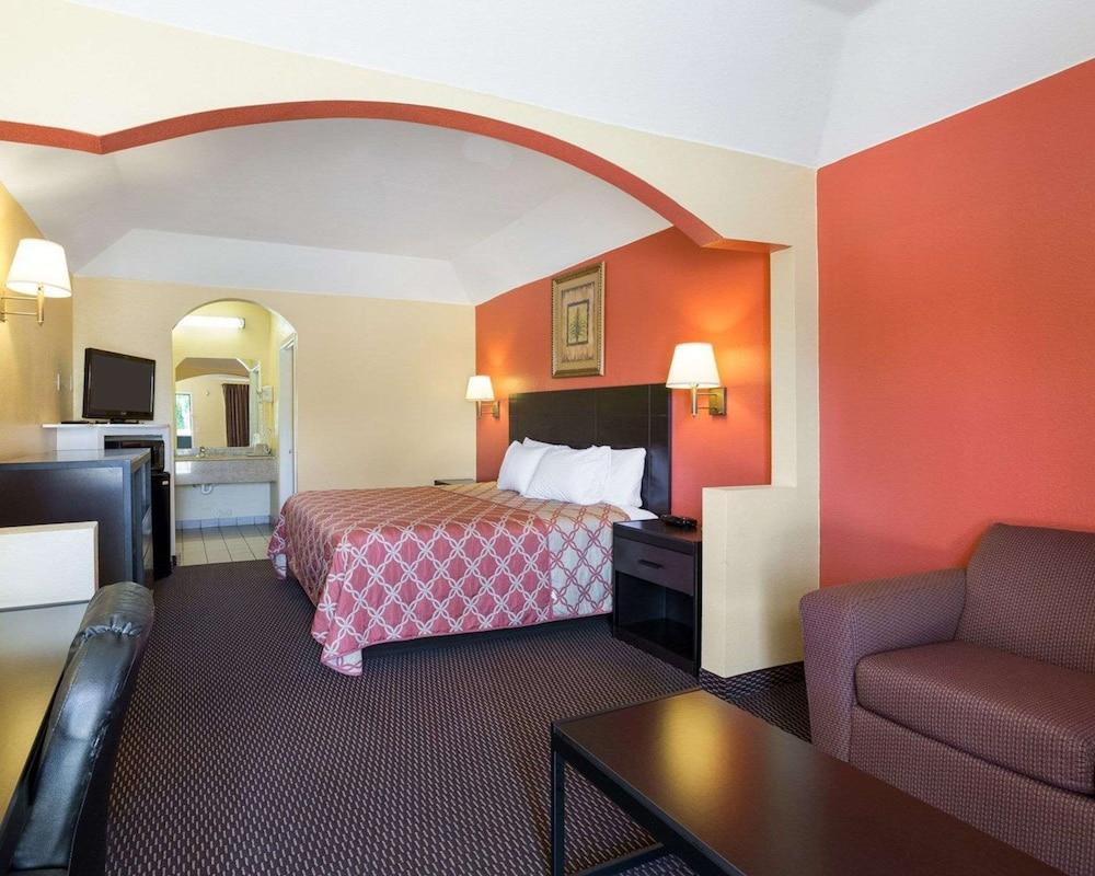 Rodeway Inn & Suites Humble IAH photo 17