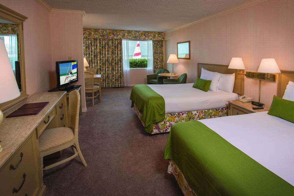 Sandcastle Resort at Lido Beach photo 44