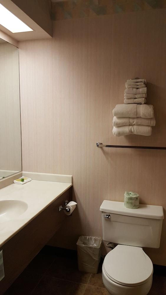 Americas Best Value Inn Chippewa Falls photo 11