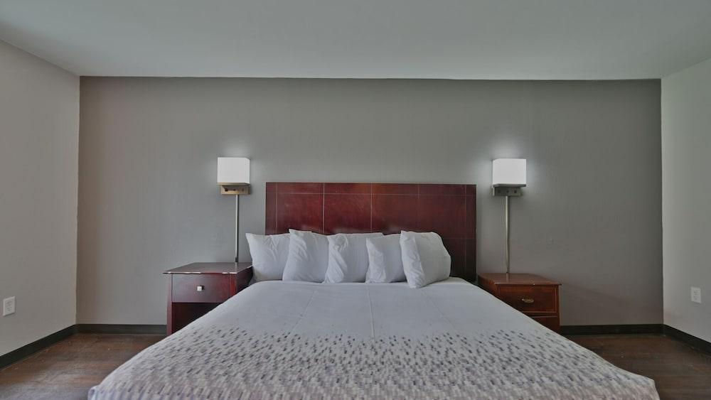 Maplehurst Motel photo 4