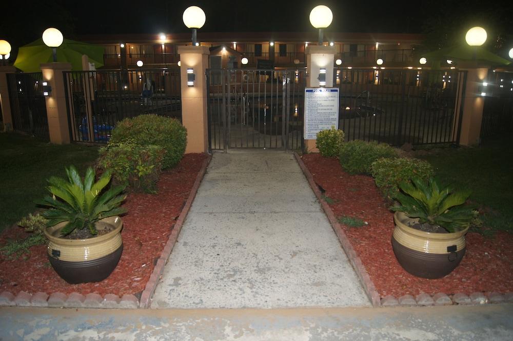 Royal Inn photo 61