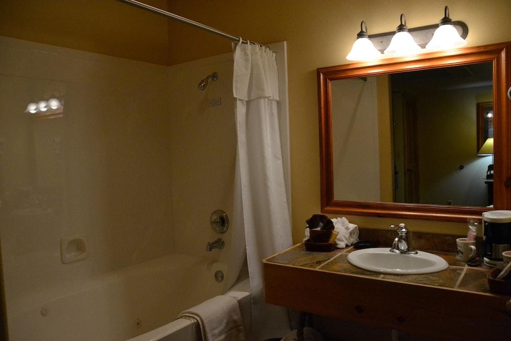 Daniels Summit Lodge photo 16
