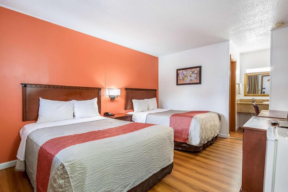 Northway Inn Queensbury - Lake George photo 10