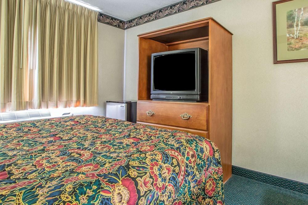 Rodeway Inn Bedford photo 20