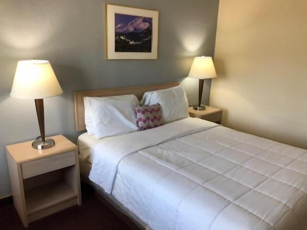 Pine Needles Inn photo 23