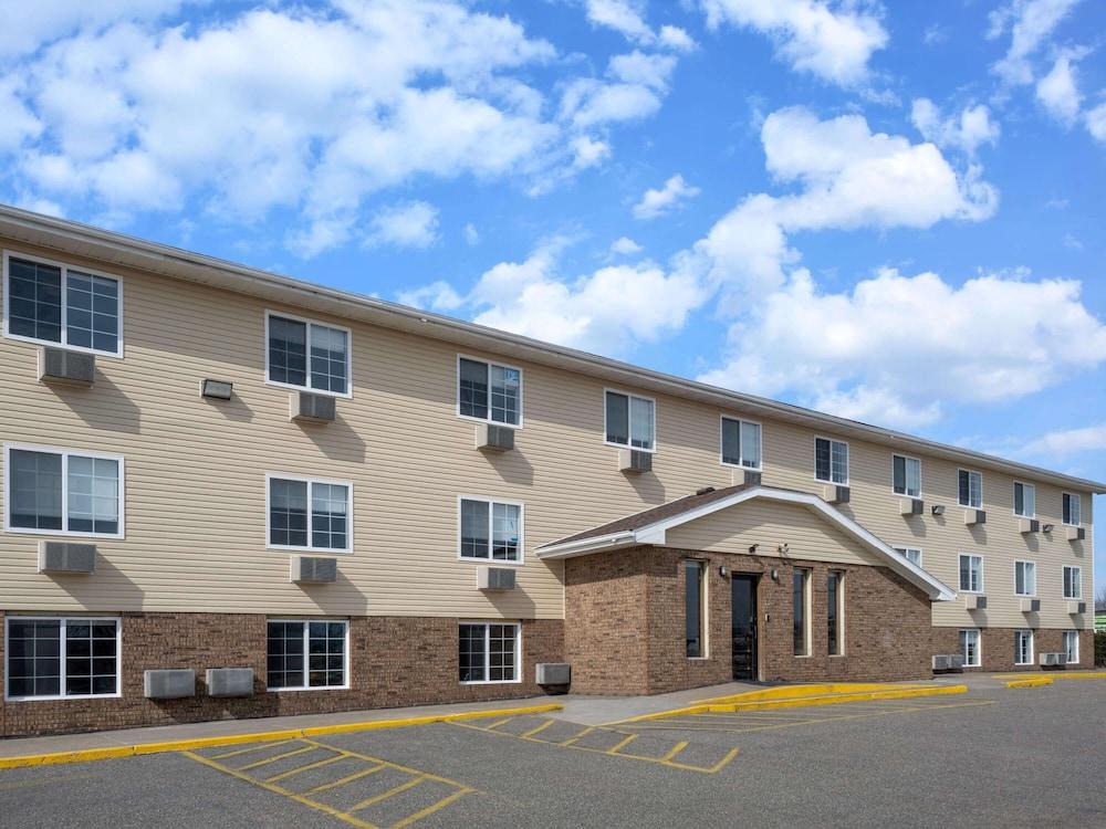 Super 8 by Wyndham Clinton photo 28
