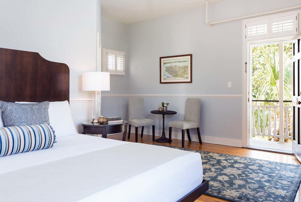 Elliott House Inn photo 19