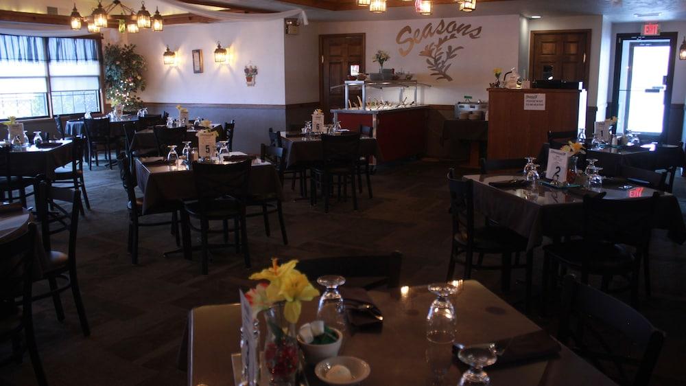 Shawano Four Seasons Hotel photo 20