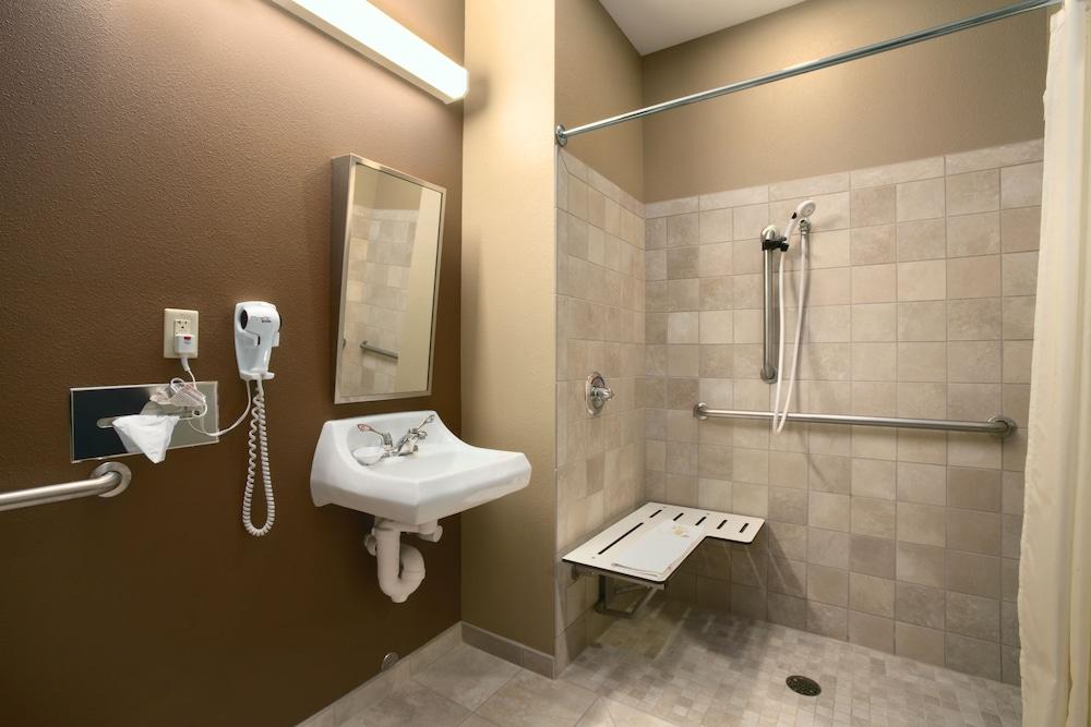 Microtel Inn & Suites by Wyndham Sidney photo 12