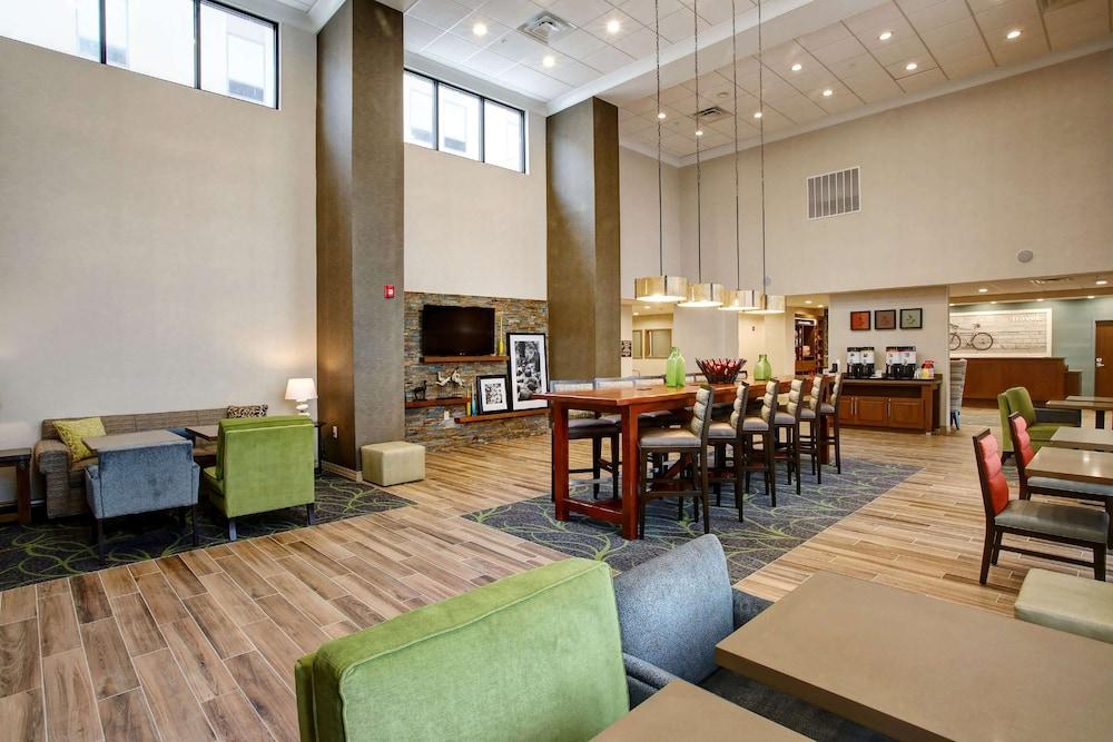 Hampton Inn & Suites Baltimore/Aberdeen photo 2